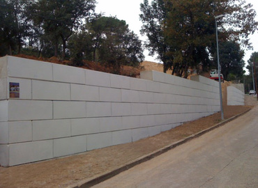 Muro de cerramiento de parcela con bloques m-1 lisos